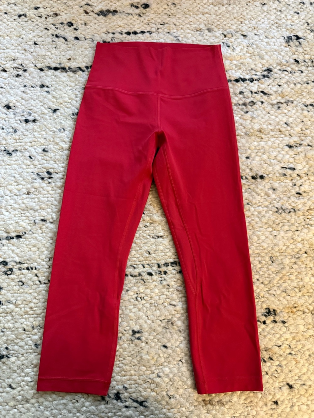 LuLulemon red capri yoga leggings size 6